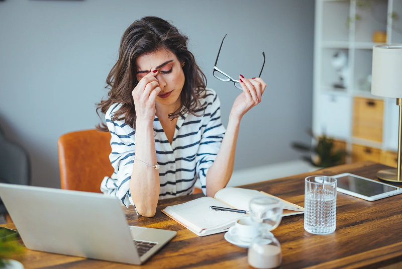 ¿Estrés laboral?: 8 Estrategias para Combatirlo